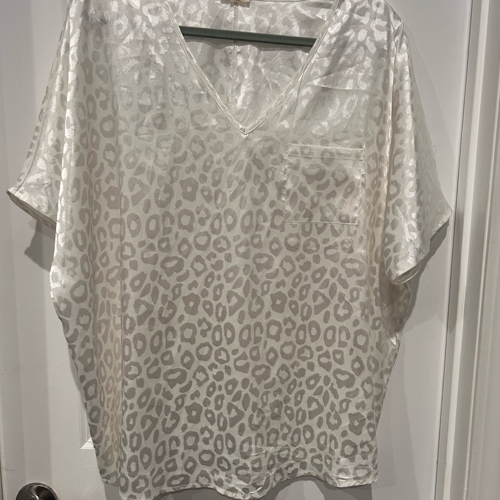 JODIFL Cream Leopard Print V-Neck Blouse